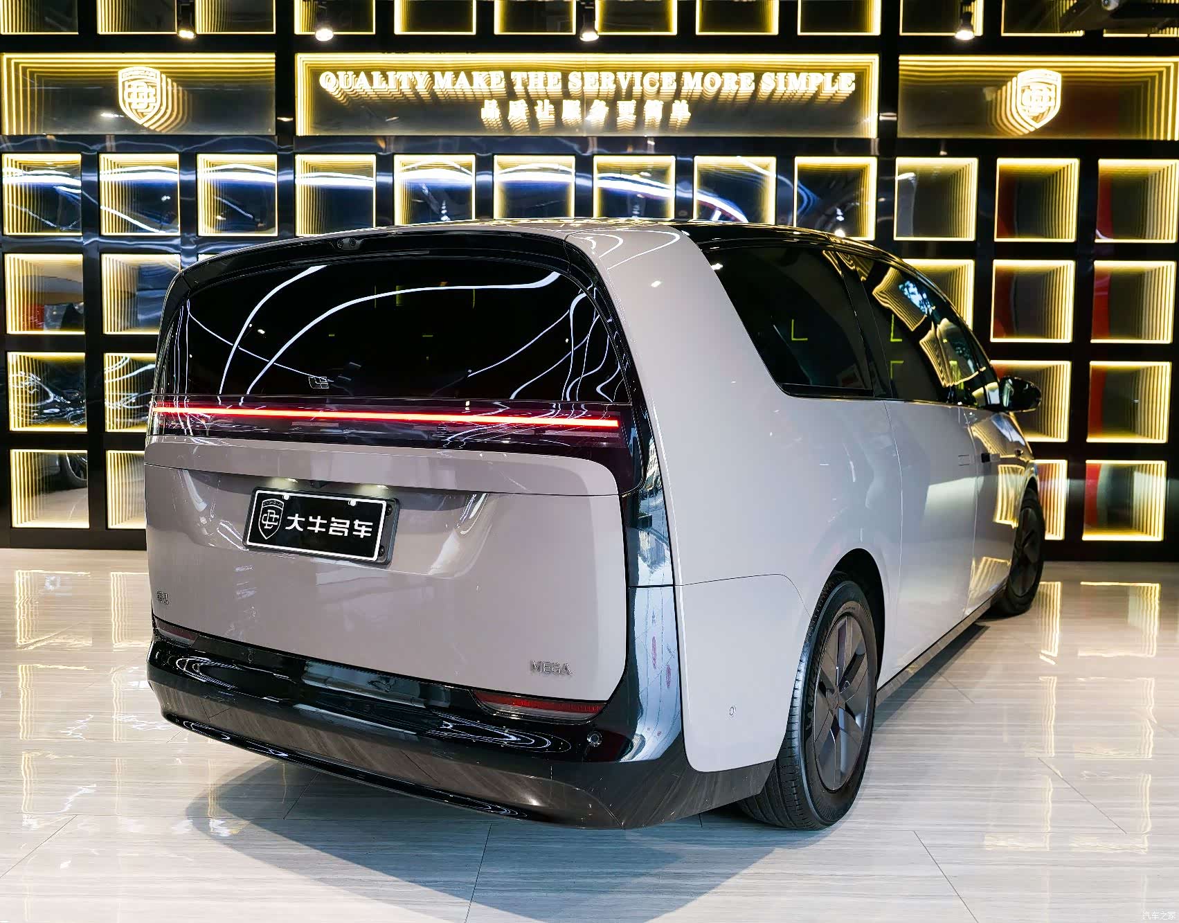 Li Auto MEGA, 2024 6