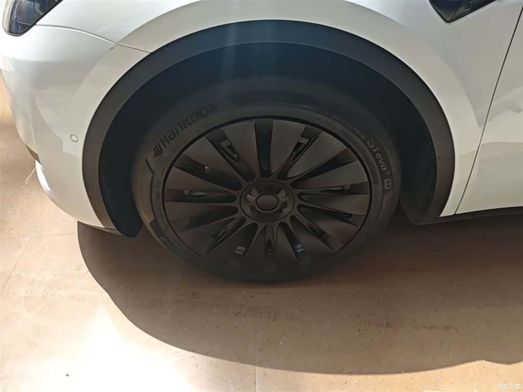Tesla Model Y, 2022 23
