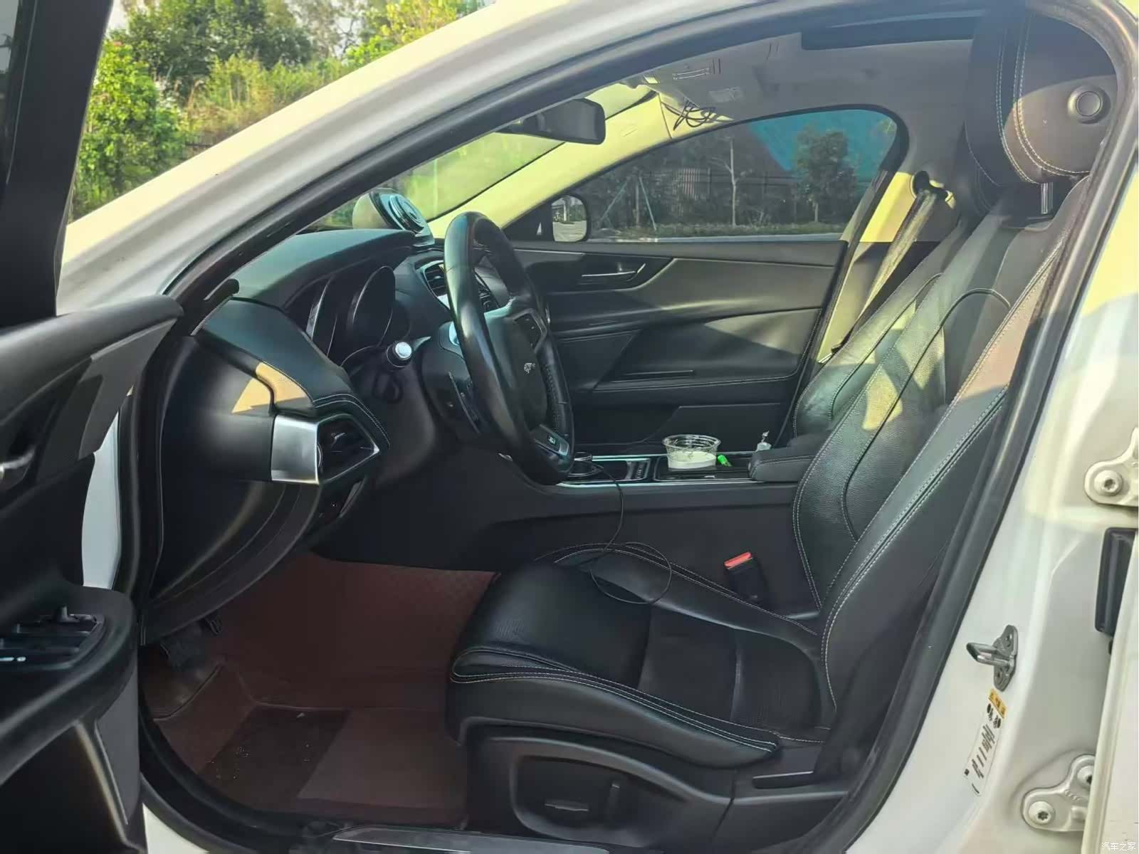 Jaguar XE, 2017 все фото
