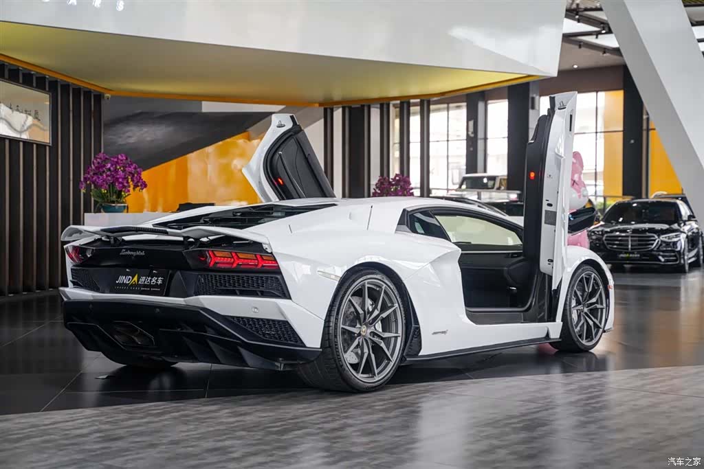 Lamborghini Aventador, 2019 все фото