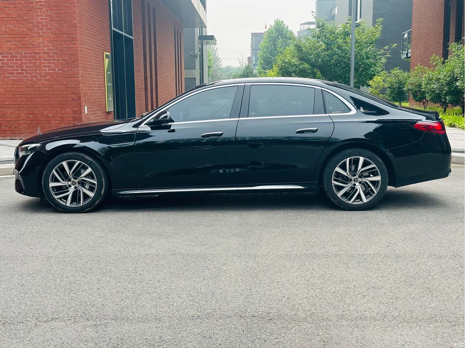 Mercedes-Benz E-Class, 2024 8