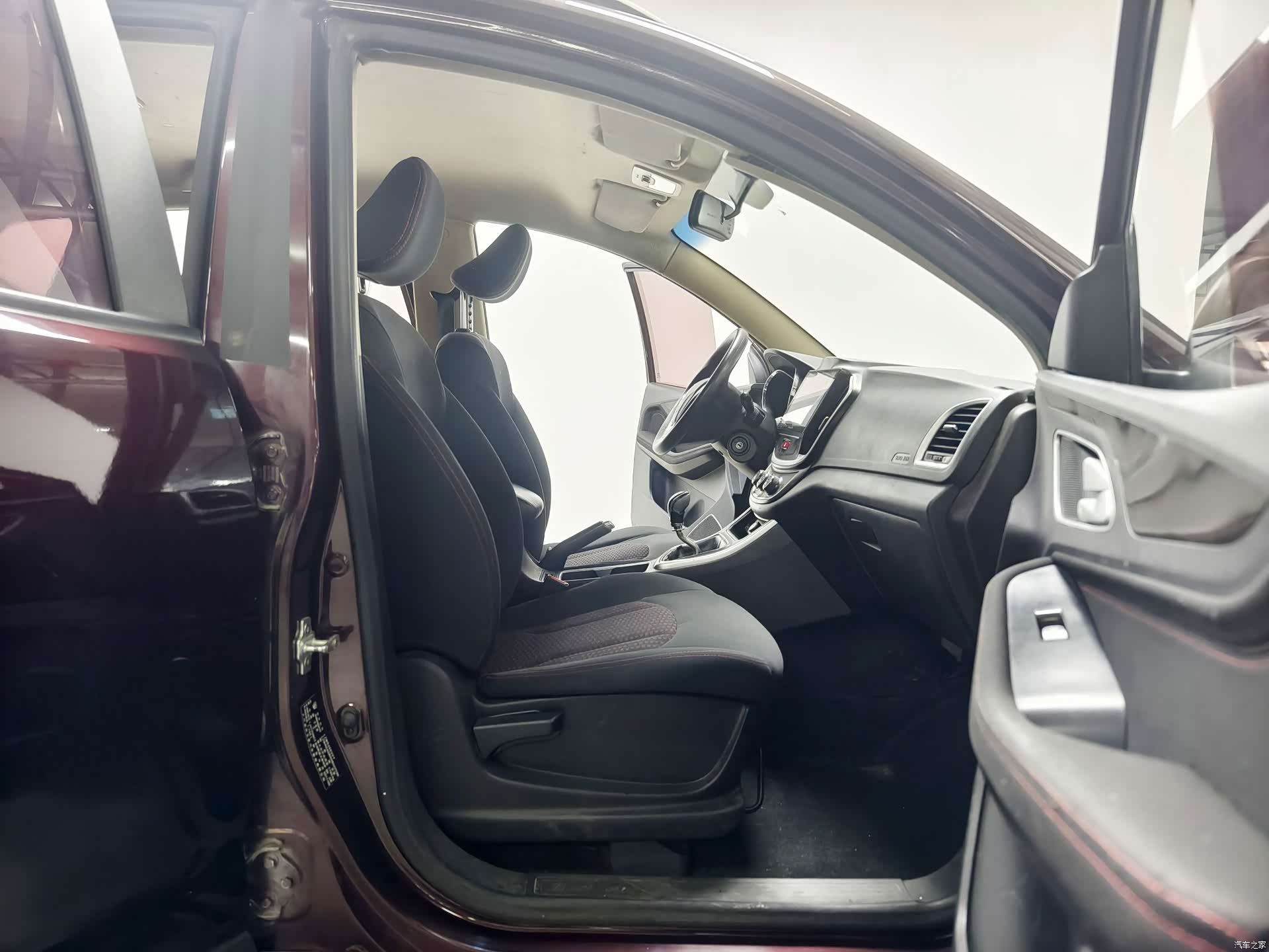 Wuling 560, 2017 13