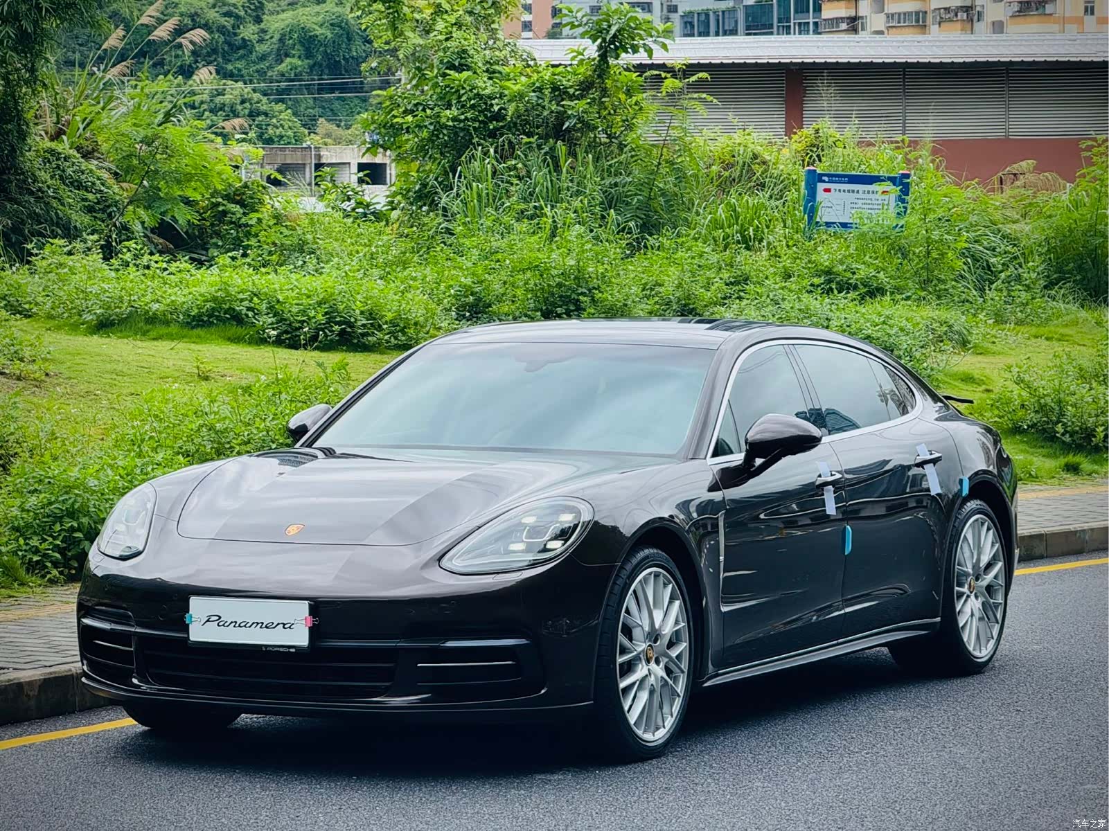 Porsche Panamera, 2017 1