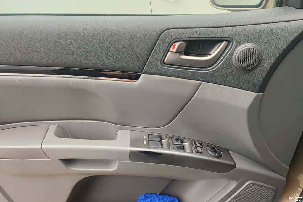 Geely Emgrand, 2012 7