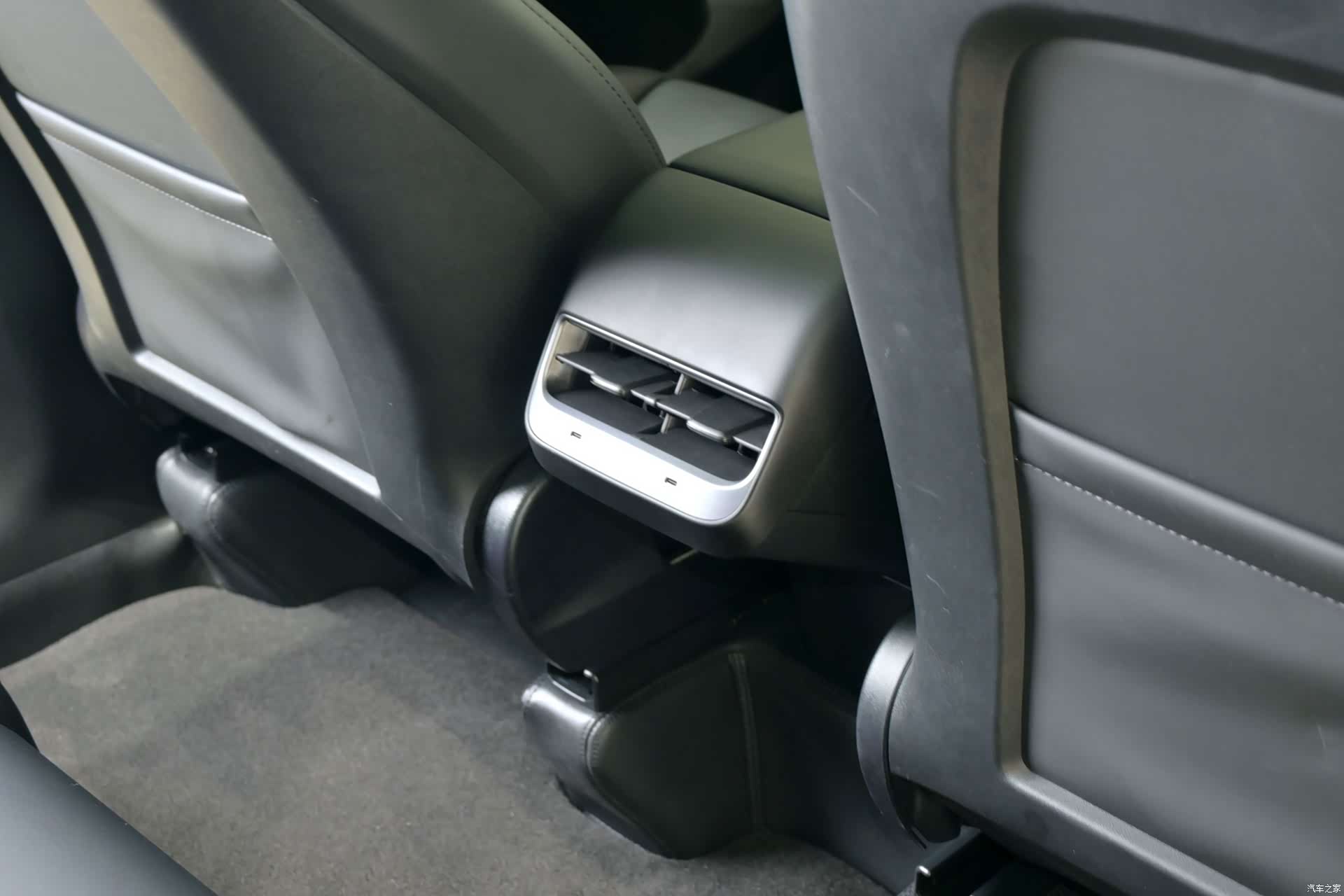 Tesla Model Y, 2024 13