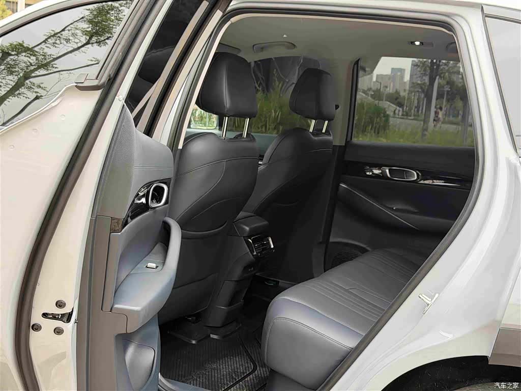 Geely Galaxy E5, 2026 8