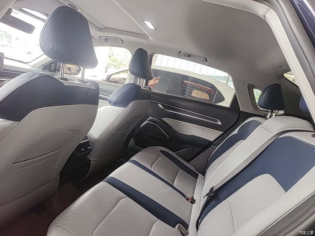 Geely Emgrand, 2023 14