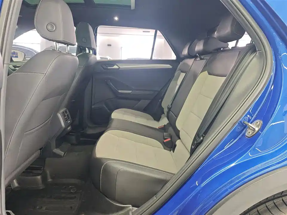 Volkswagen T-ROC exploring Songs