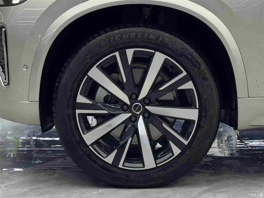 Volvo XC90, 2026 4
