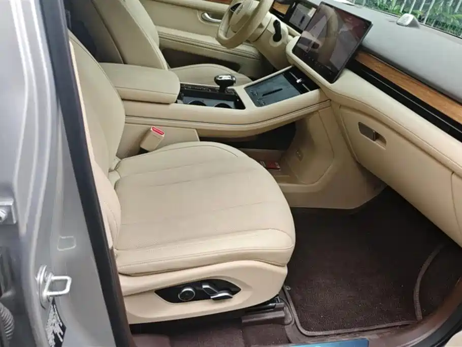 AITO Ask the world M7