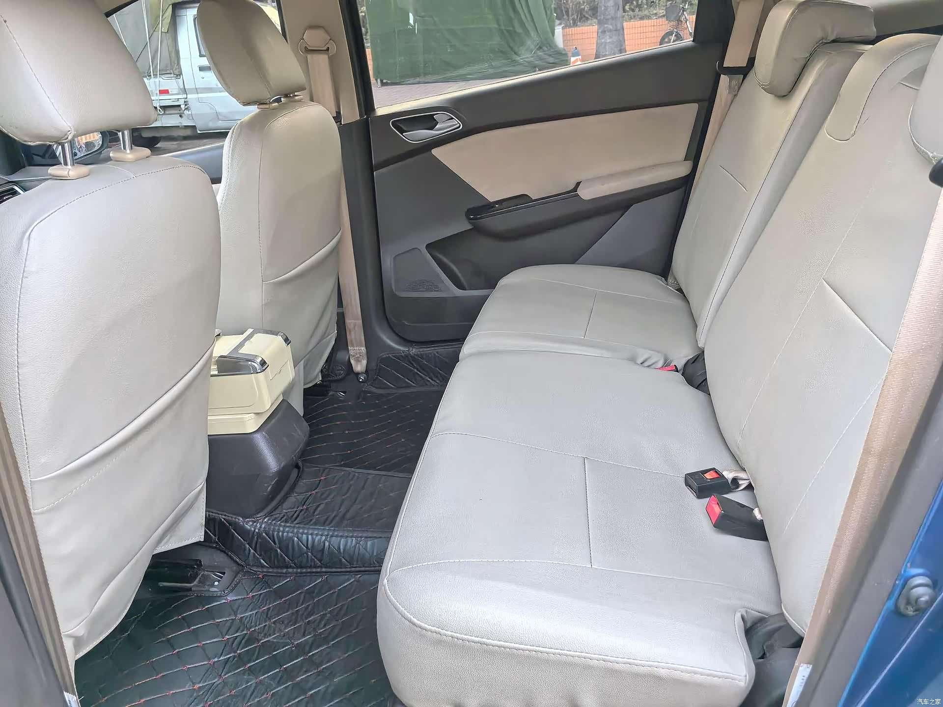 Wuling 310W, 2018 9