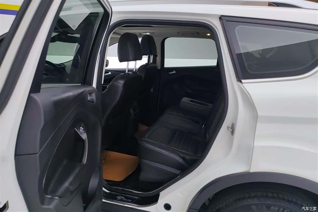Ford Kuga, 2017 11