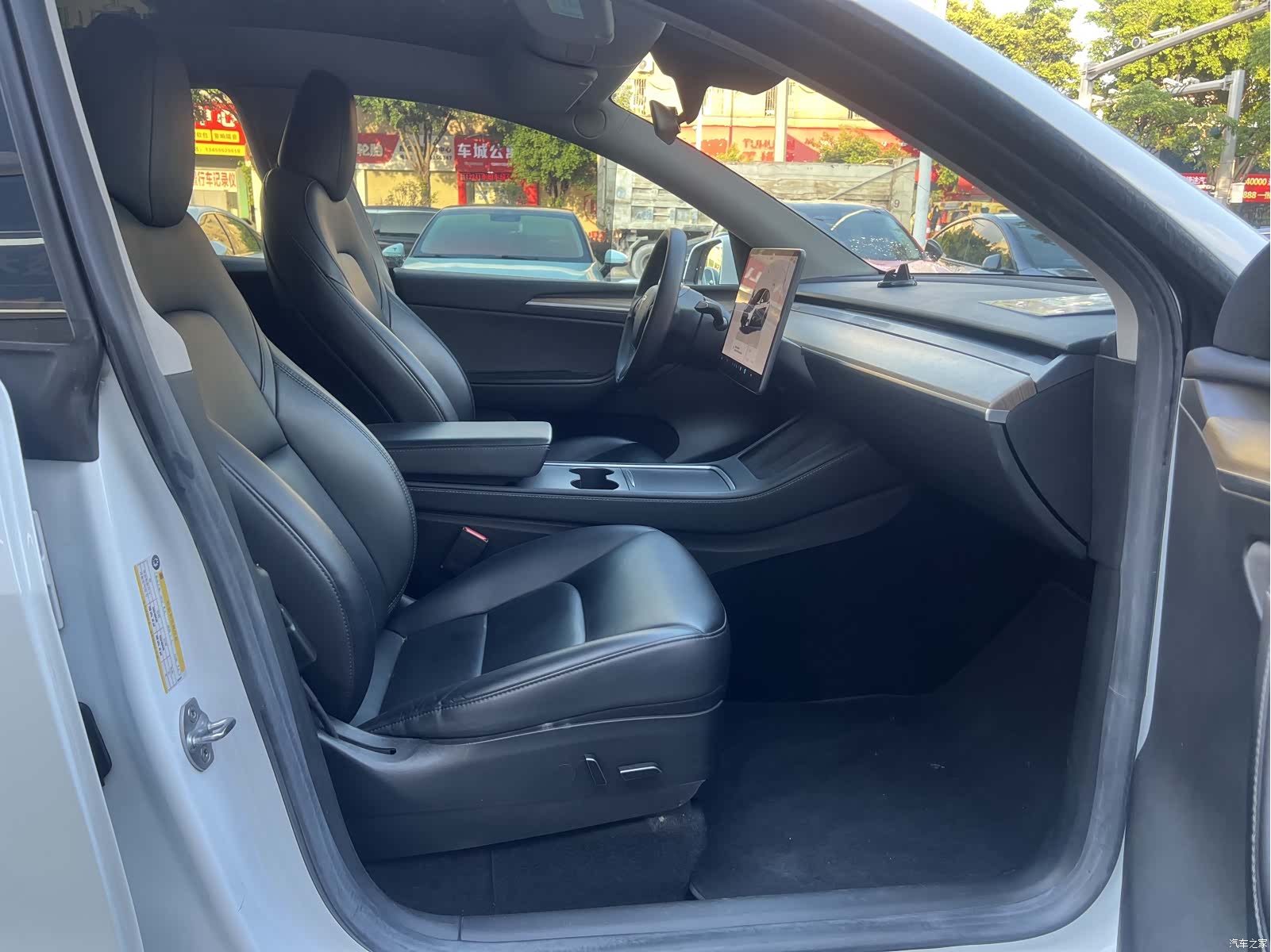 Tesla Model Y, 2023 19