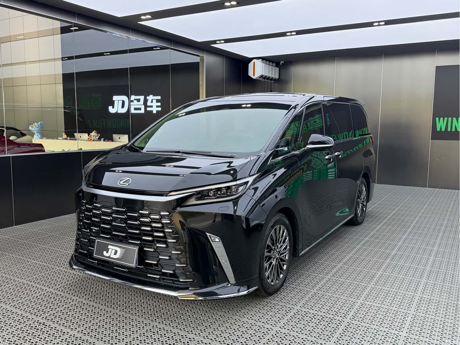 Lexus LM, 2024 1