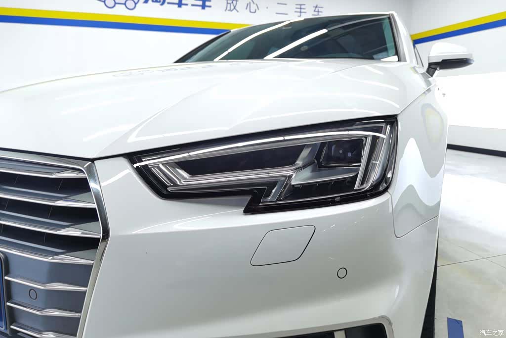 Audi A4L, 2018 все фото