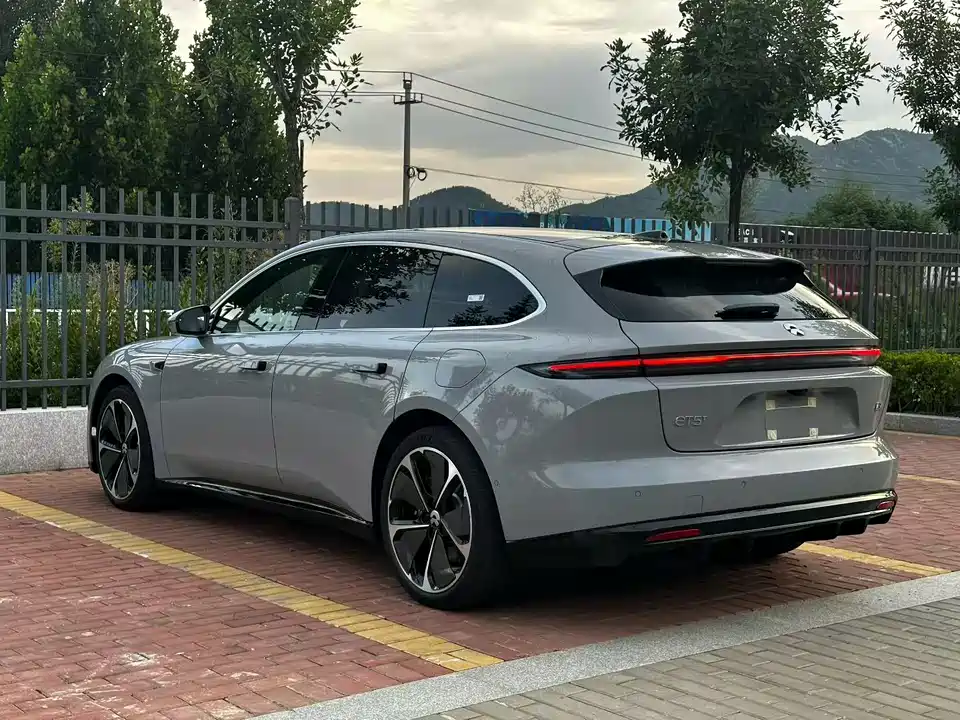 NIO ET5T