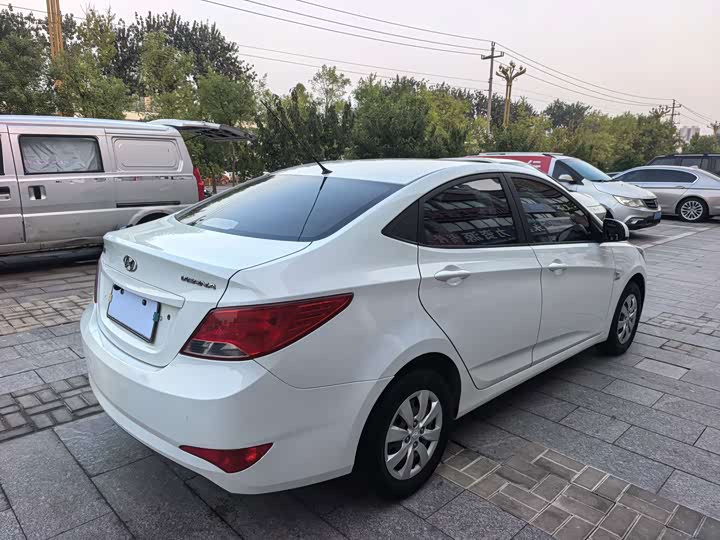 Hyundai Solaris 2014 1.4L МКПП zhi neng xing GLS