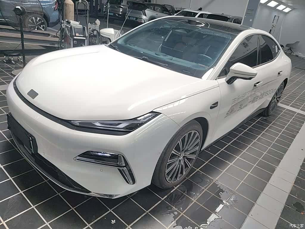 Geely 8, 2025 1