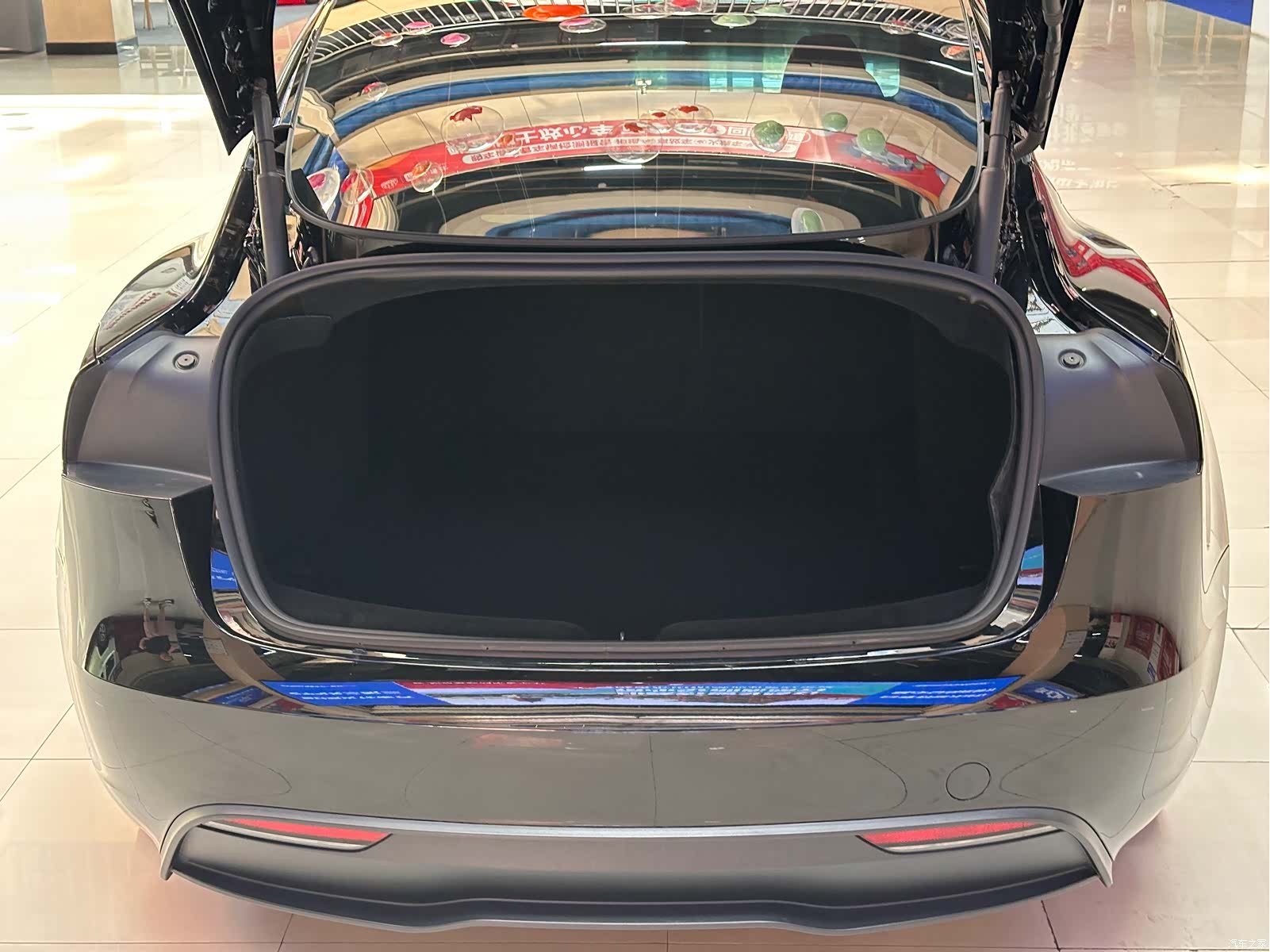 Tesla Model 3, 2024 11