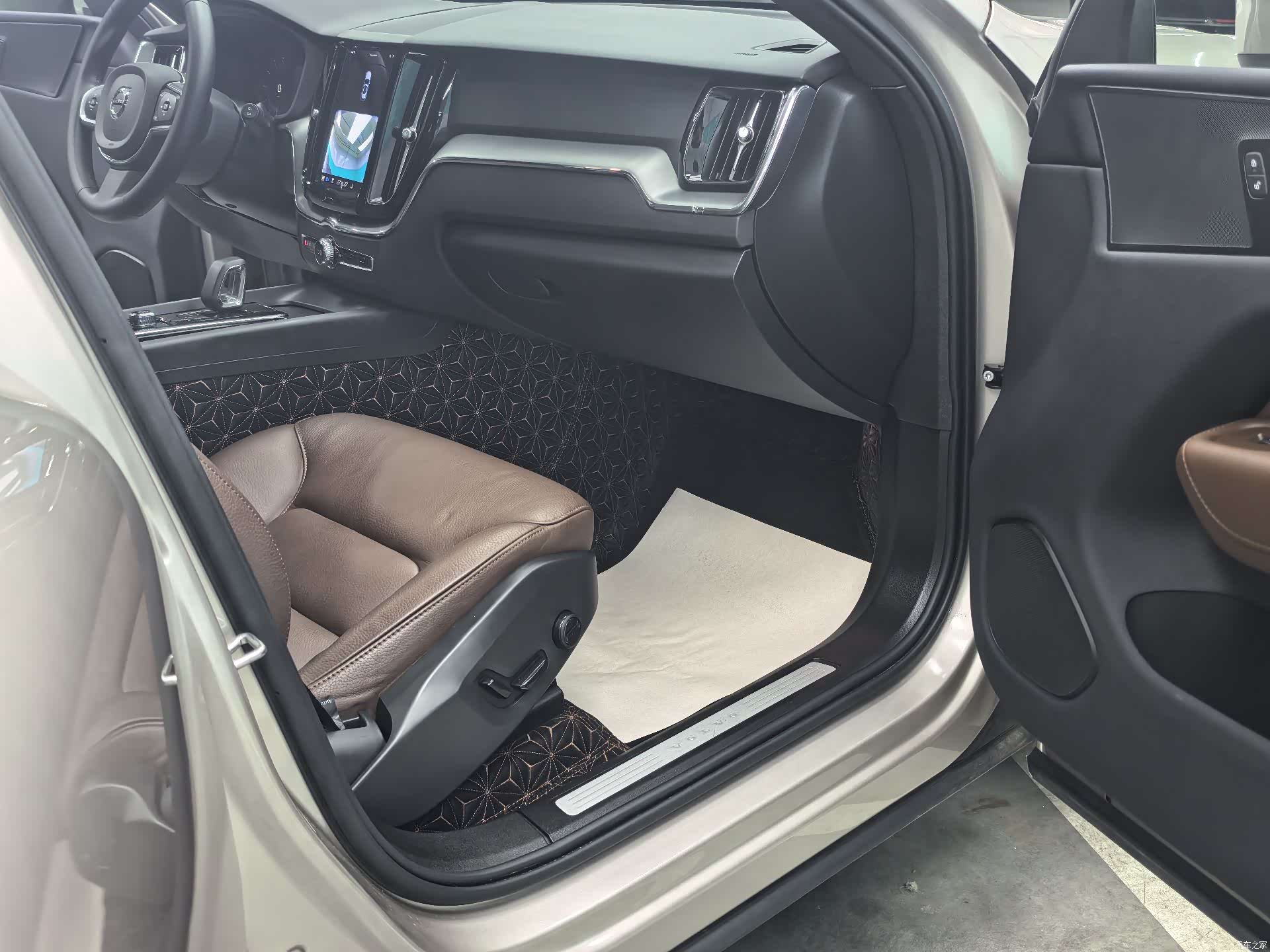 Volvo XC60, 2023 12