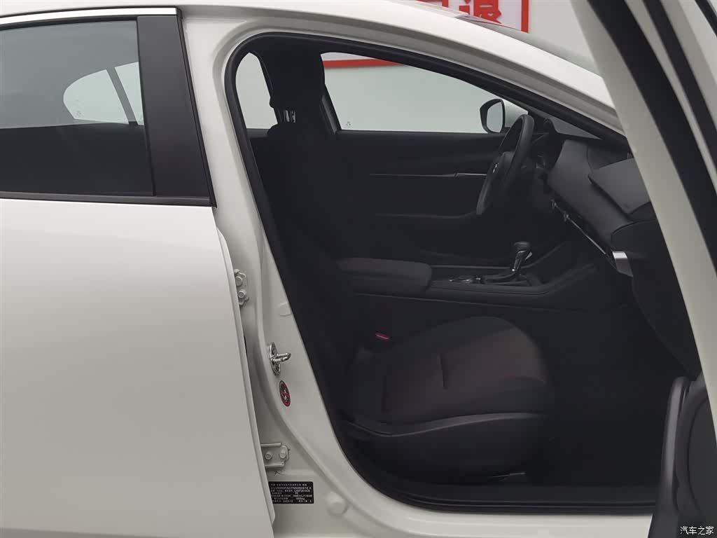 Mazda Mazda3, 2023 23