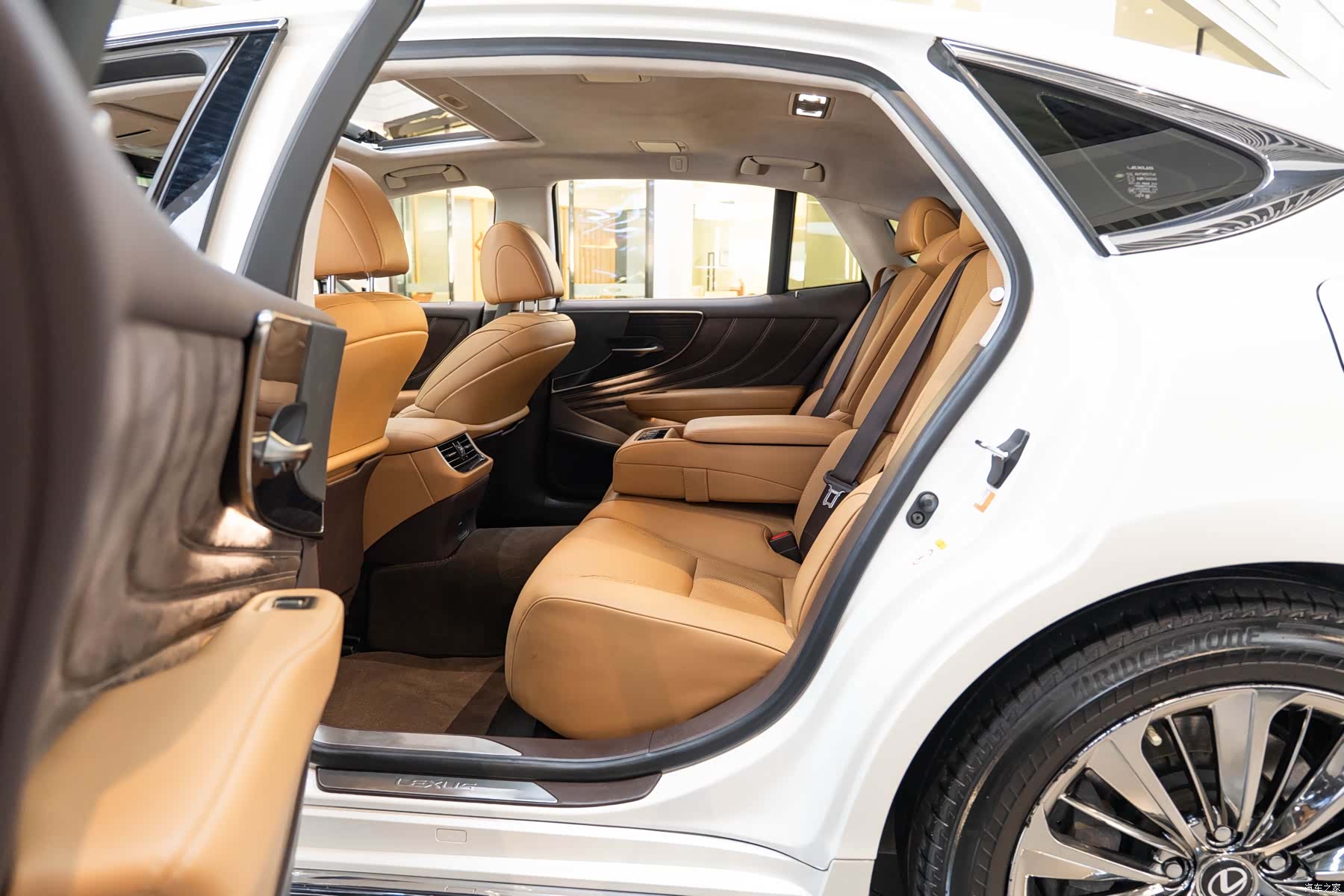 Lexus LS, 2019 10