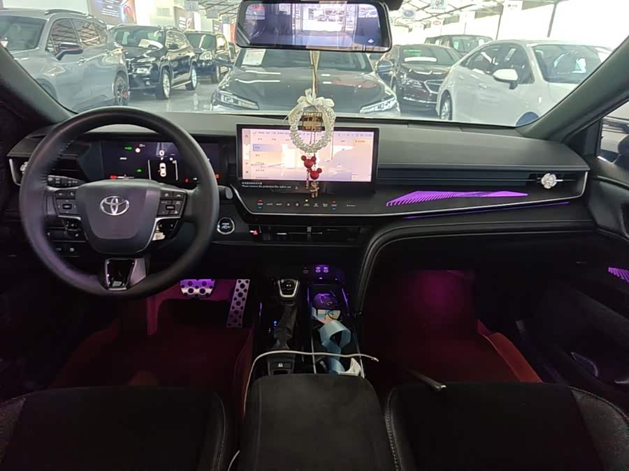 Toyota Camry 2024, фото 10