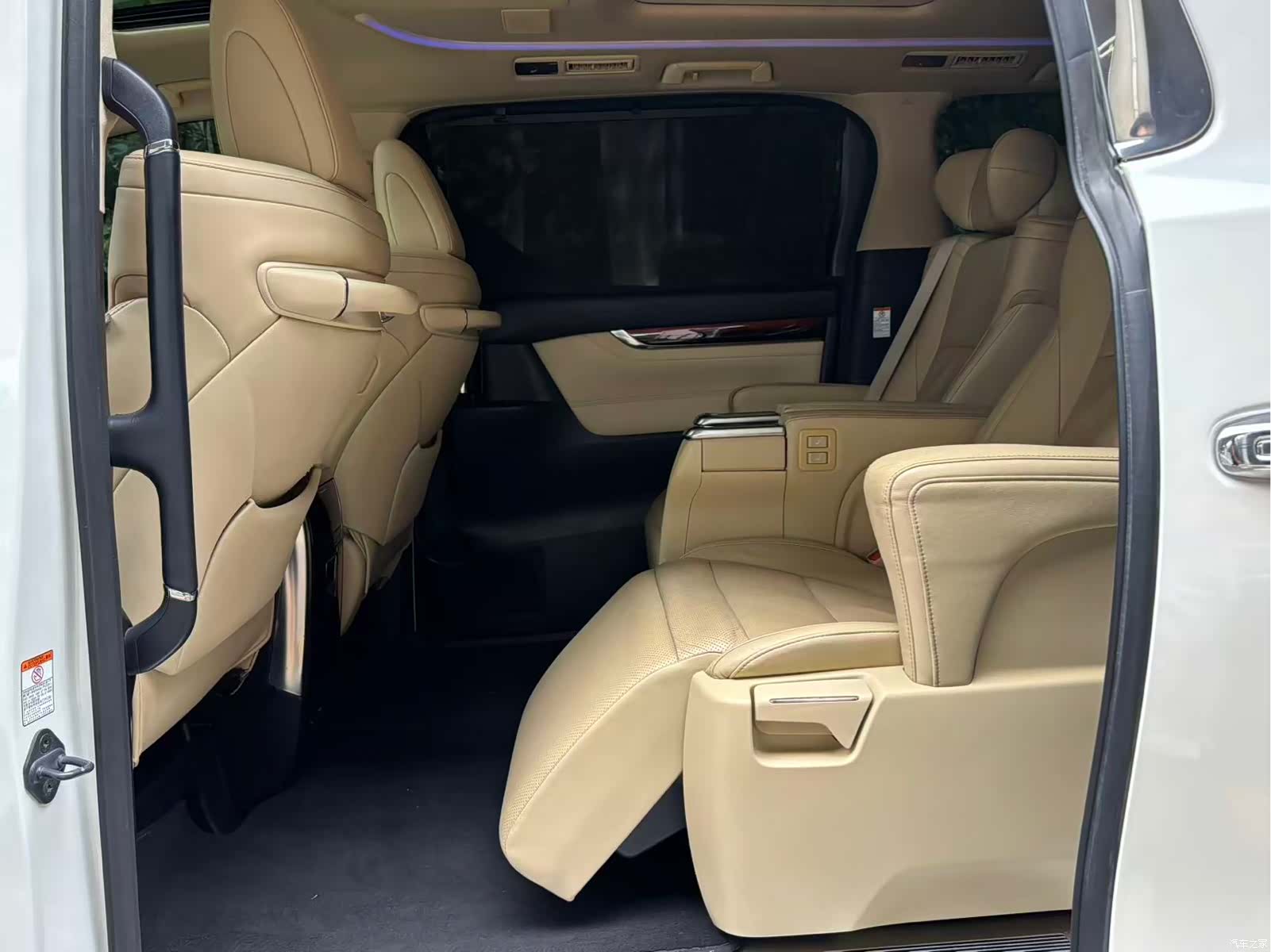 Toyota Alphard, 2015 16
