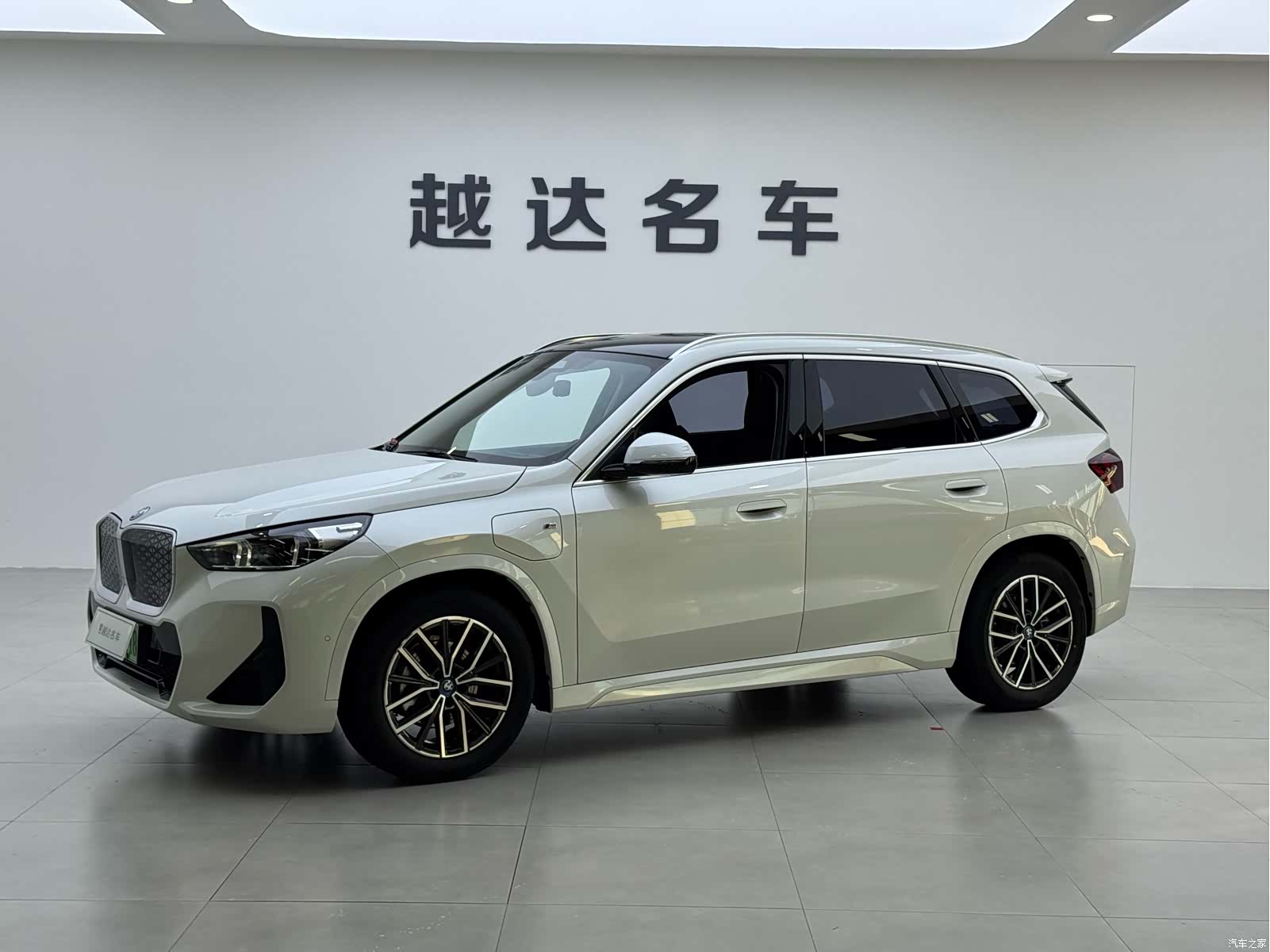 BMW iX1, 2024 1