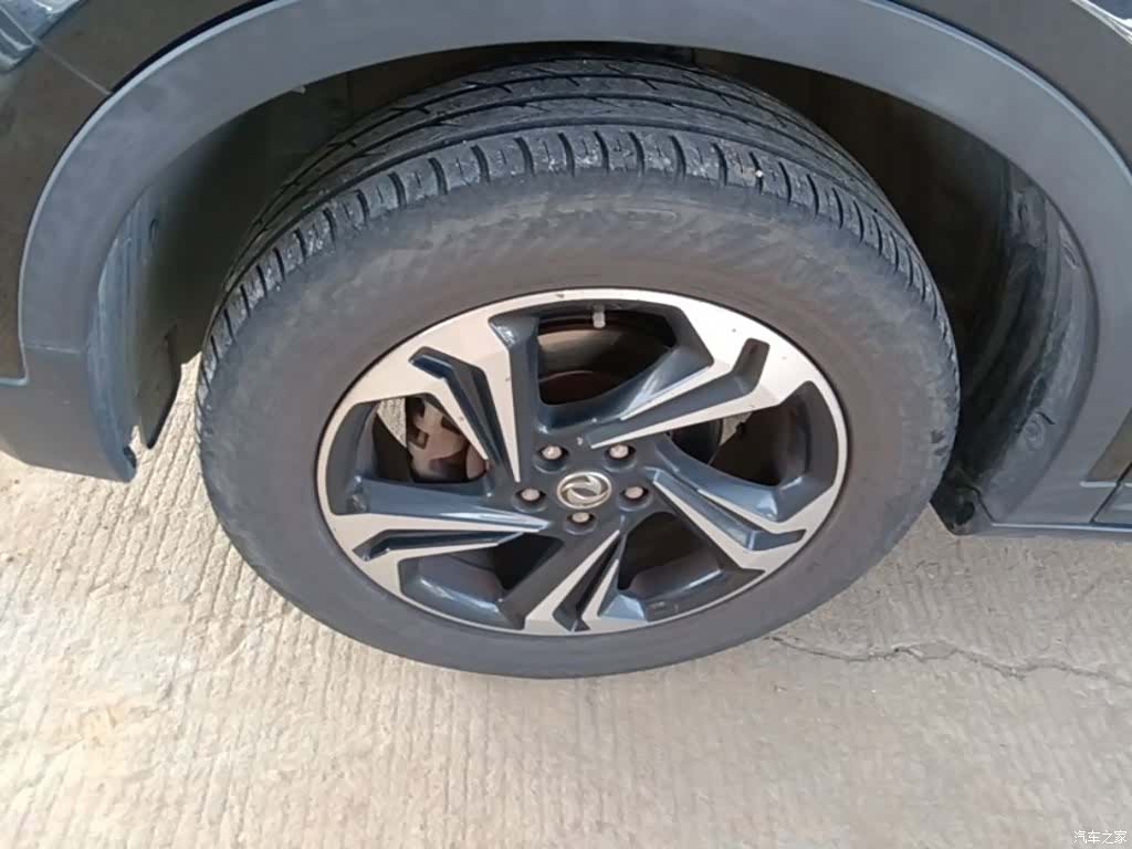 DongFeng AX7, 2017 23