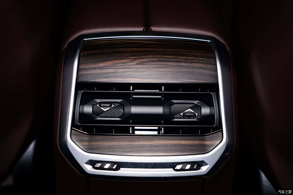 BMW 7 Series, 2025 25
