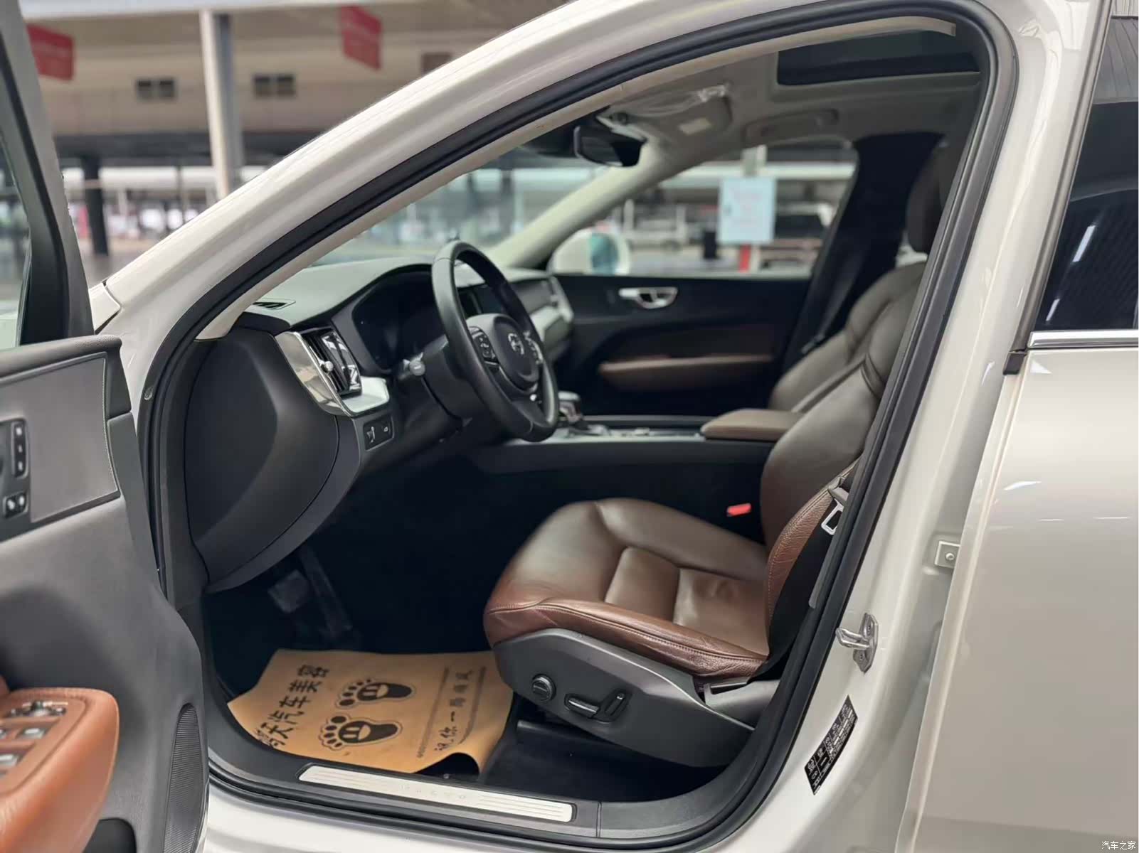 Volvo XC60, 2019 все фото