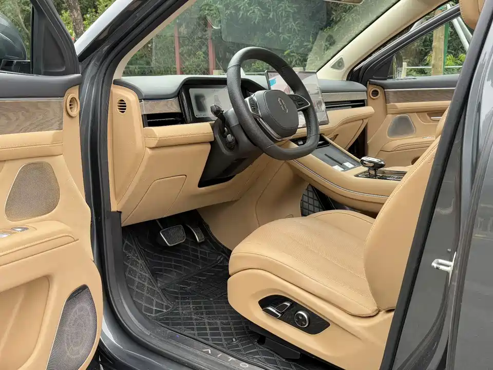 AITO Ask the world M7