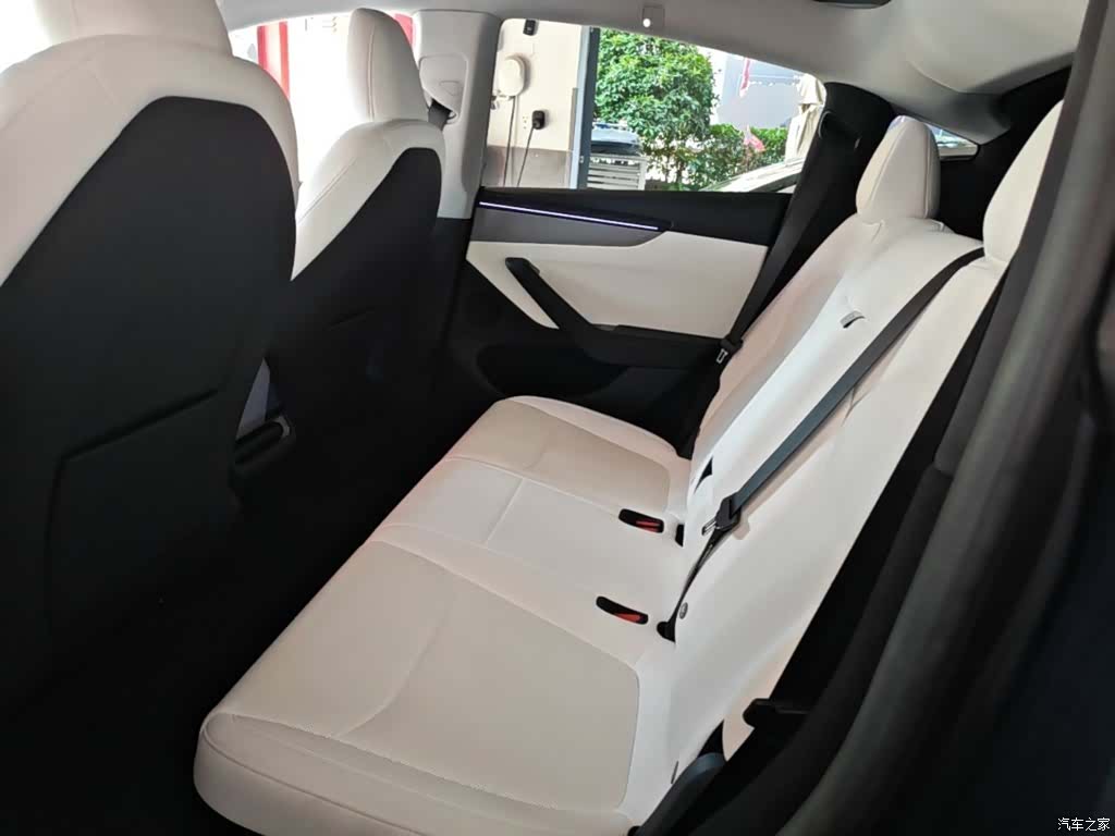 Tesla Model Y, 2025 17