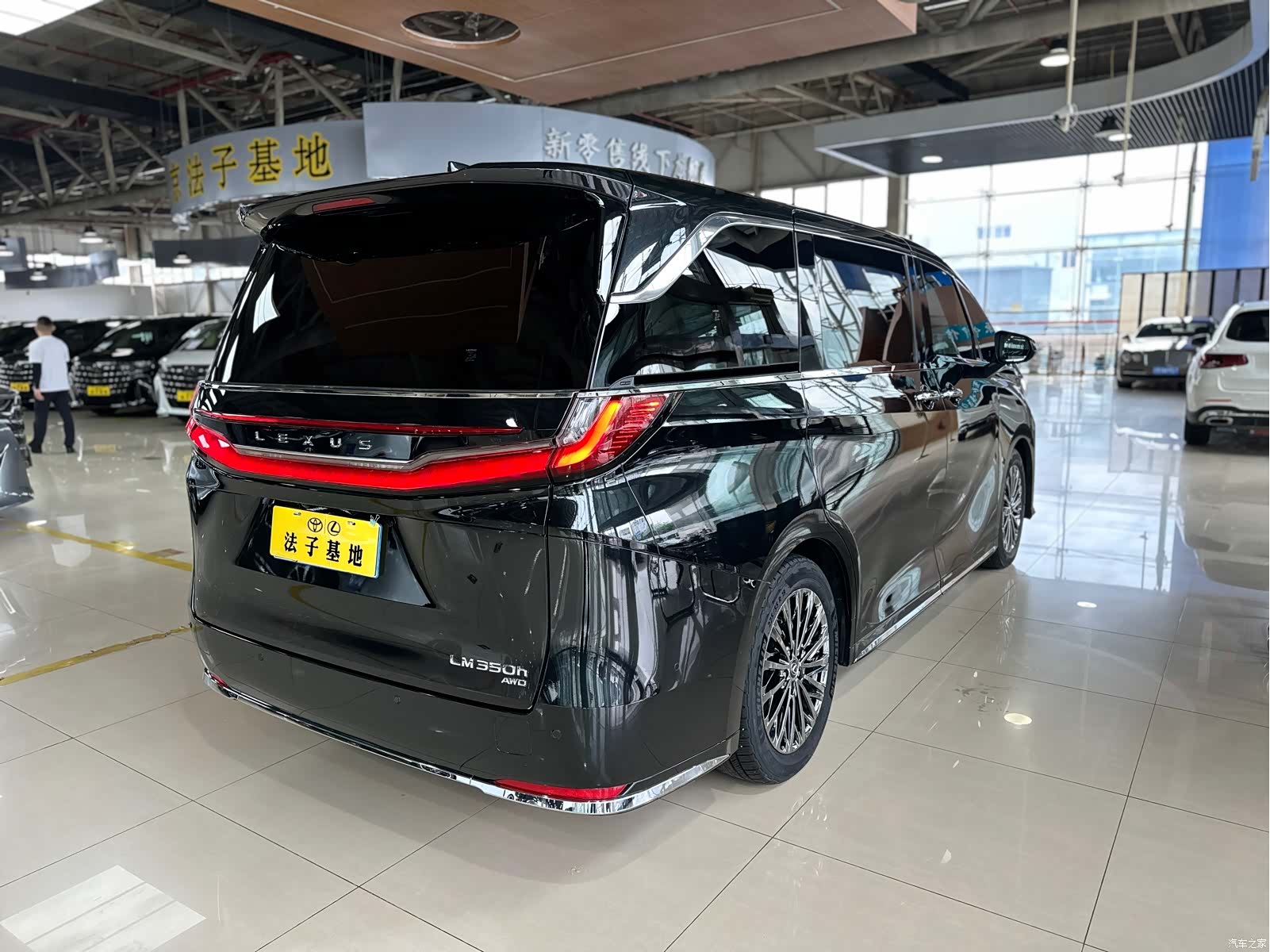 Lexus LM, 2024 26