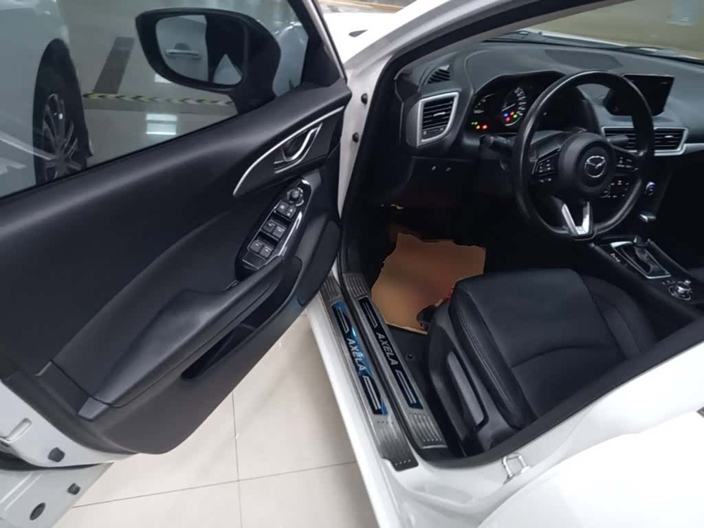 Mazda Mazda3, 2019 16