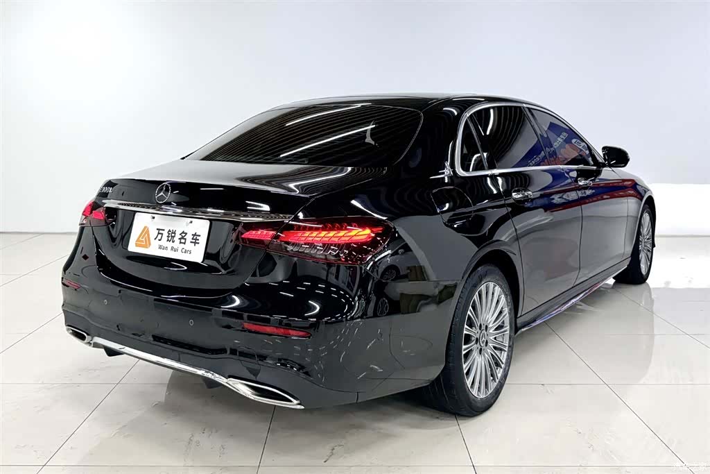 Mercedes-Benz E-Class, 2023 3