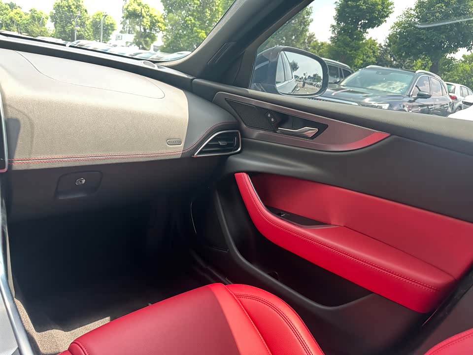 Jaguar XEL Jaguar XEL