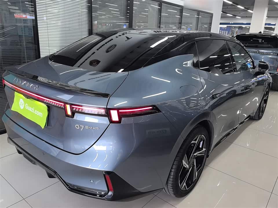 Lynk & Co 07 EM-P