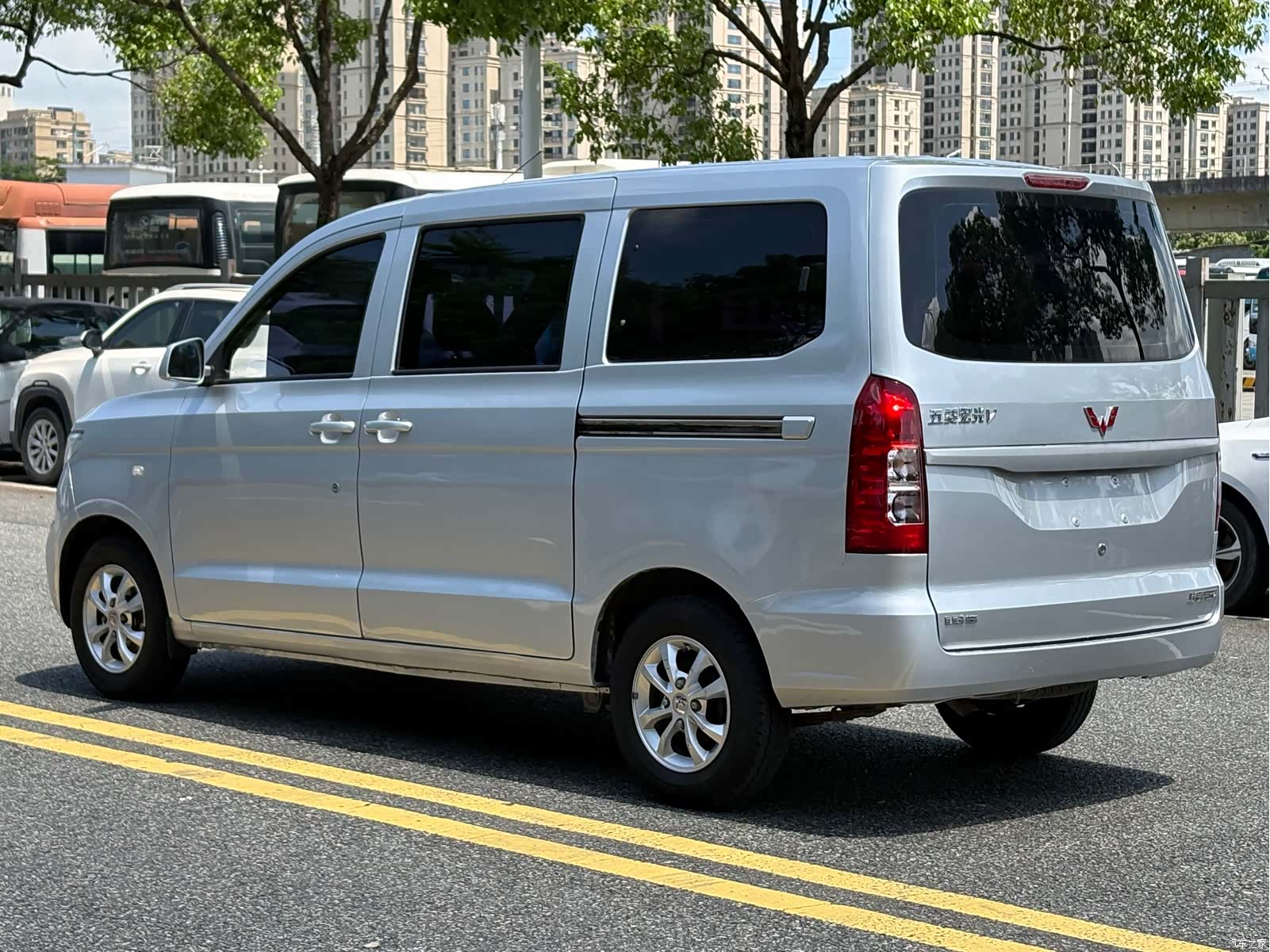 Wuling Hongguang, 2020 все фото