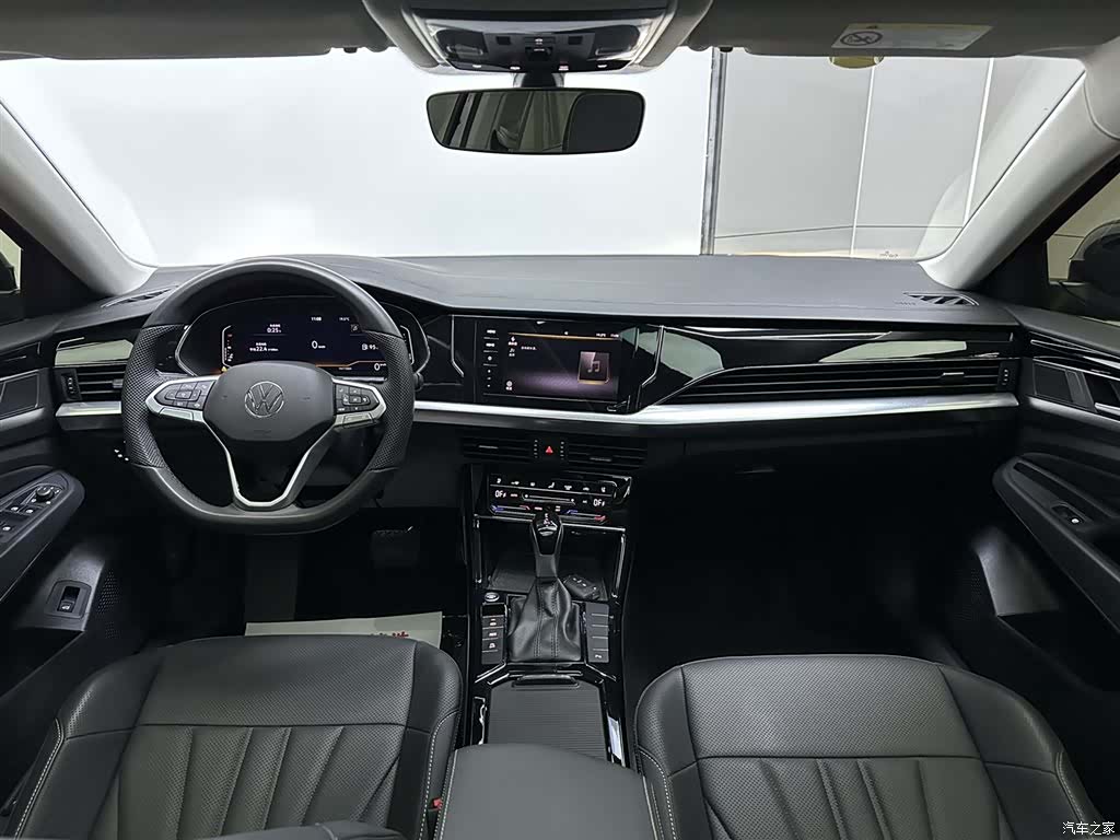 Volkswagen Passat, 2025 все фото
