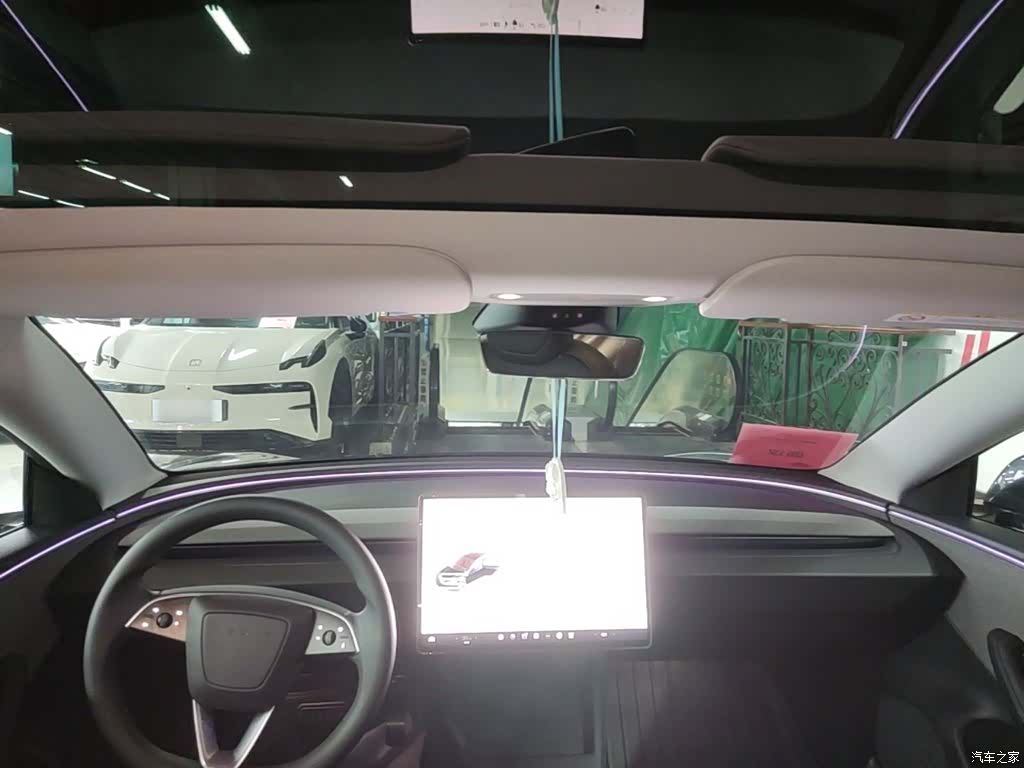 Tesla Model 3, 2025 18