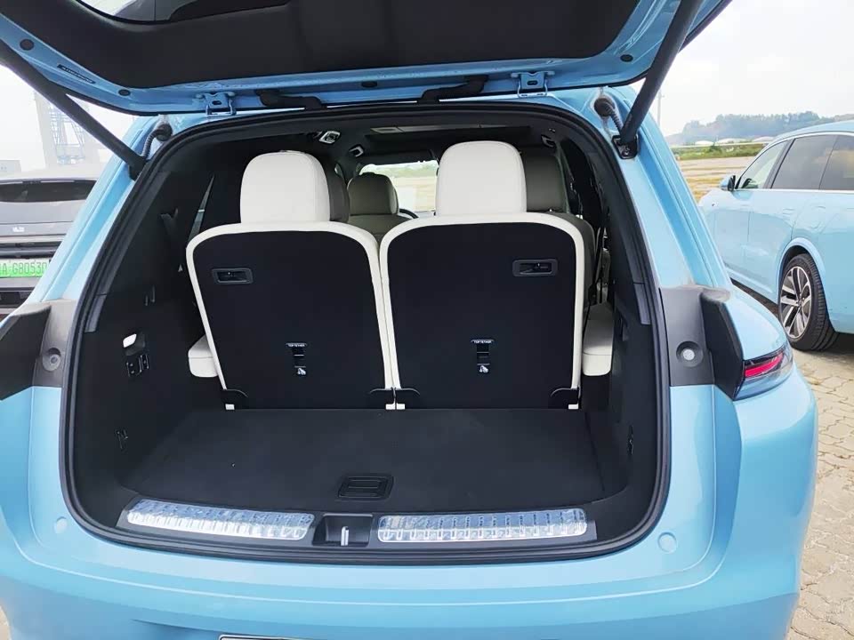 Li Auto Ideal L8