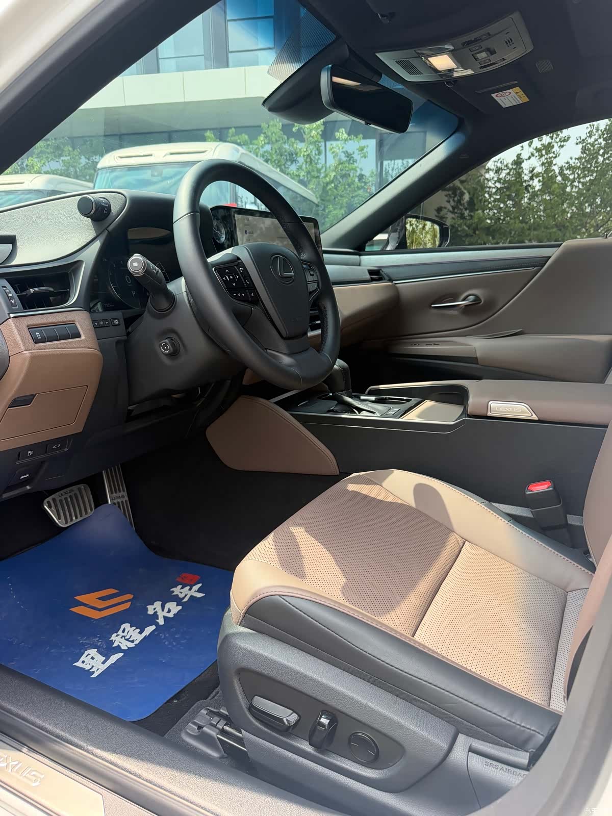 Lexus ES, 2026 10