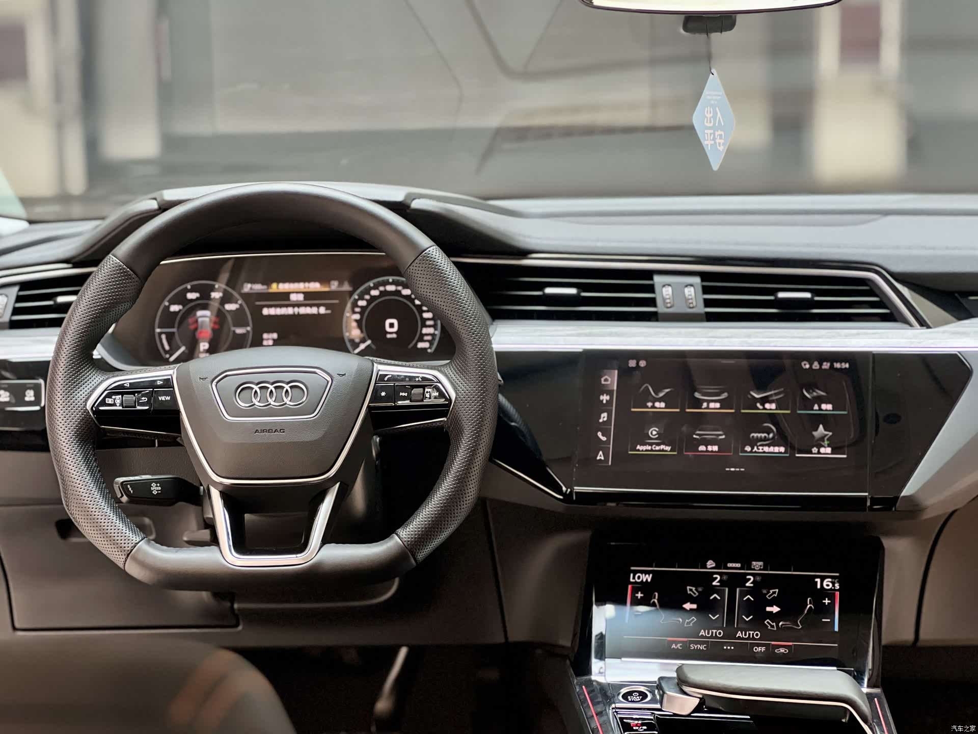 Audi e-tron, 2022 8