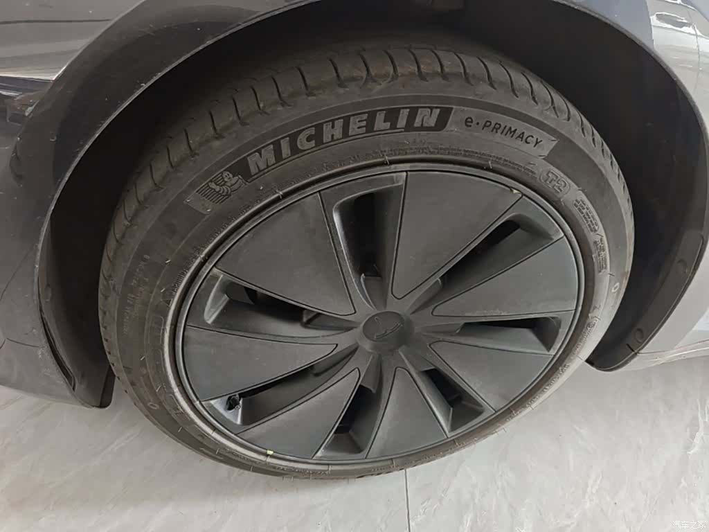 Tesla Model 3, 2025 23