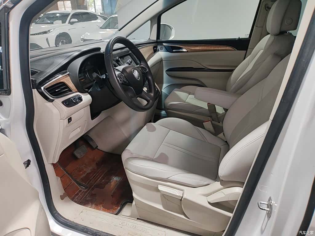 Buick GL8, 2017 15