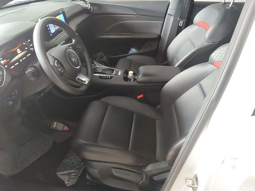 MG MG5, 2025 15