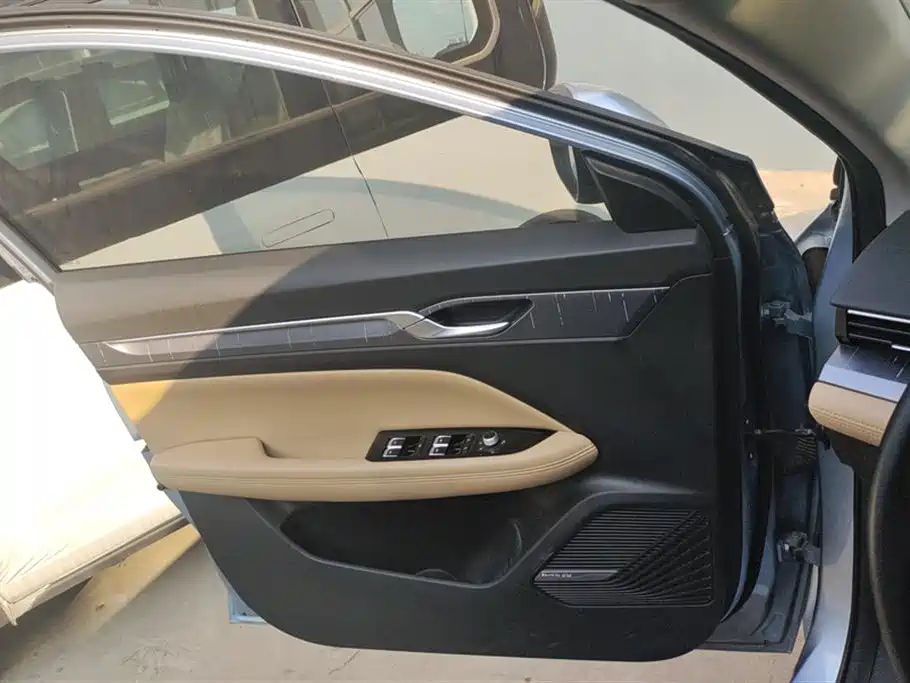 Geely Emgrand L HiP Geely Emgrand L HiP