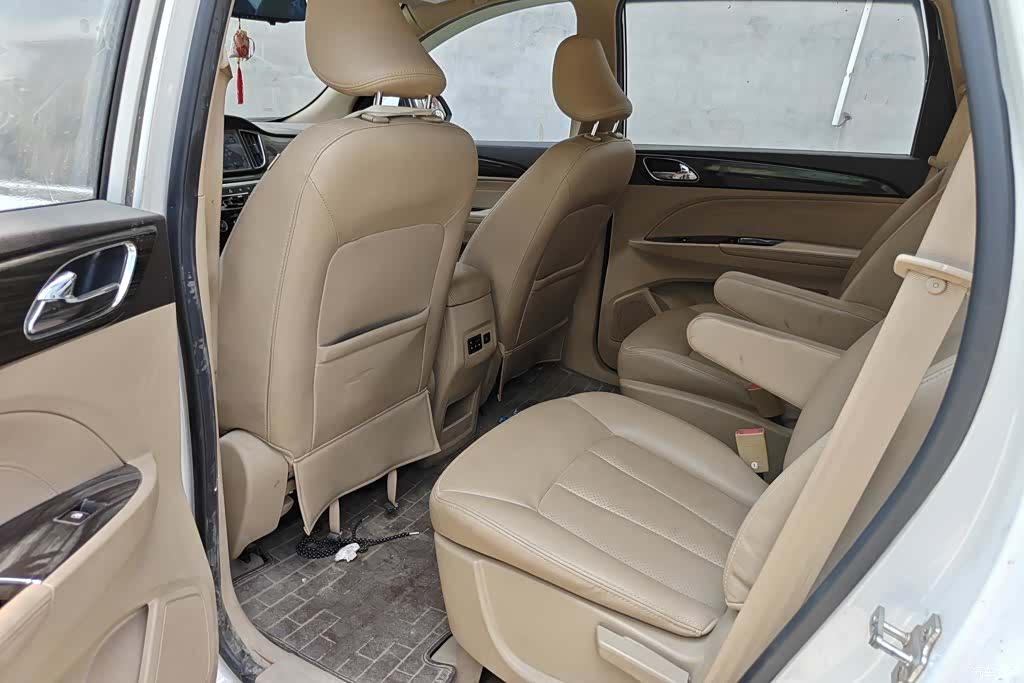 Wuling 730, 2016 11